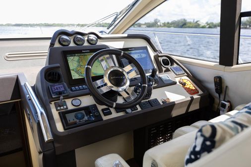 Azimut 55S image