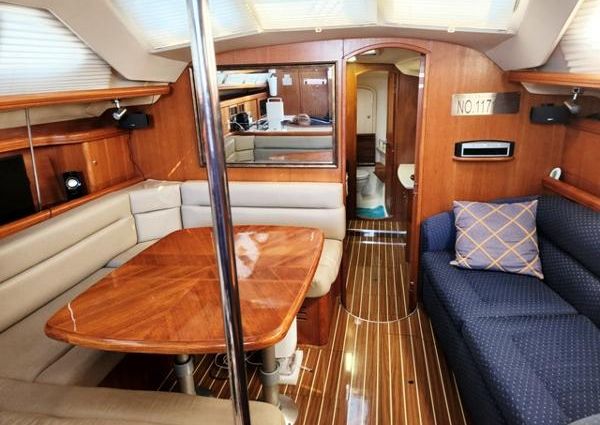 Hunter 41-DECK-SALON image