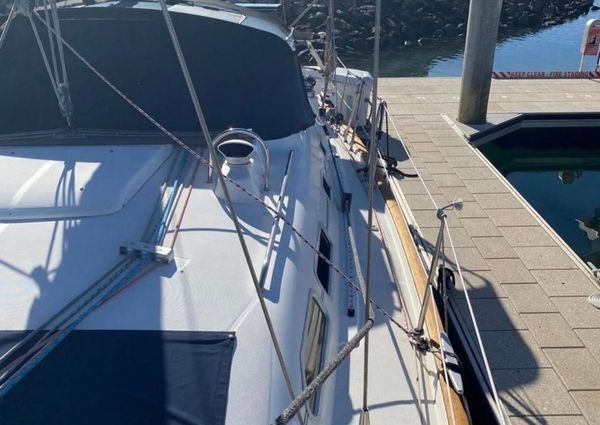 Beneteau Oceanis 423 image