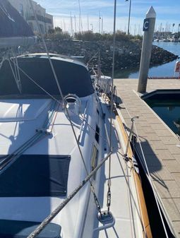 Beneteau Oceanis 423 image