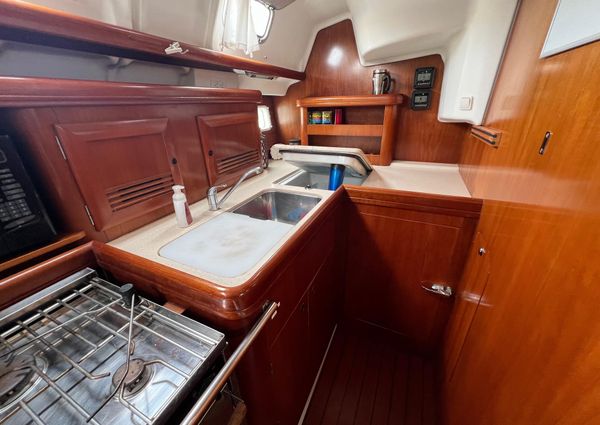 Beneteau Oceanis 423 image