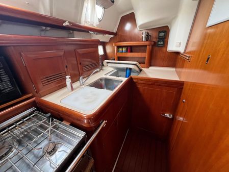 Beneteau Oceanis 423 image