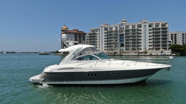 Cruisers Yachts 42 Sport Coupe