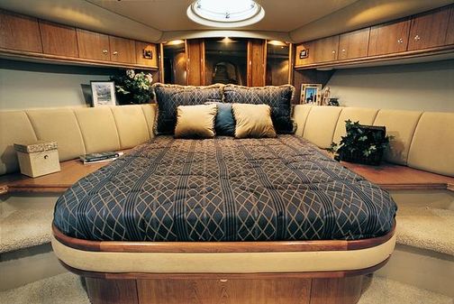 Cruisers-yachts 4450-EXPRESS-MOTORYACHT image