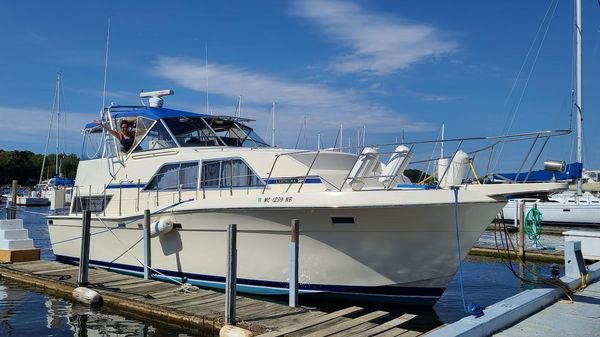 Chris-Craft 381 Catalina