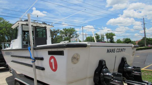 Boston Whaler Frontier