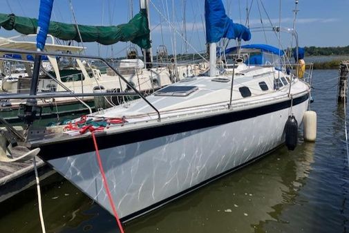 Hunter 34 image