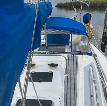 Hunter 34 image