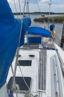 Hunter 34 image