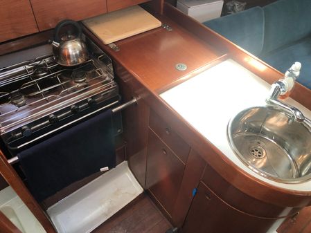 Beneteau Oceanis 300 image