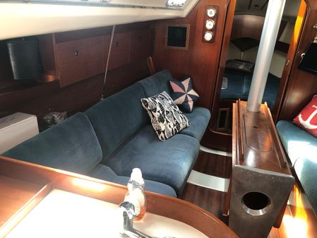 Beneteau Oceanis 300 image