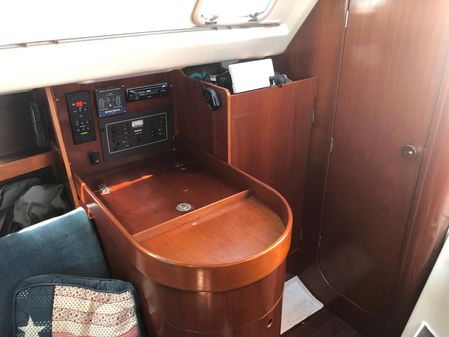 Beneteau Oceanis 300 image