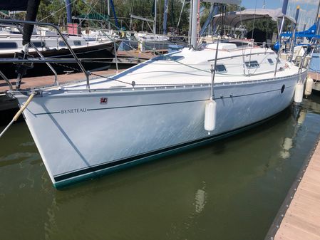 Beneteau Oceanis 300 image