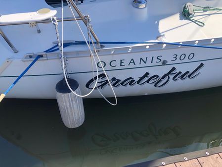 Beneteau Oceanis 300 image