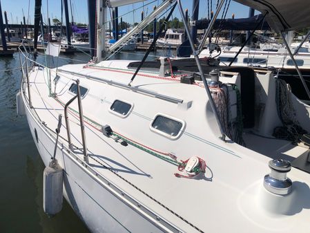 Beneteau Oceanis 300 image