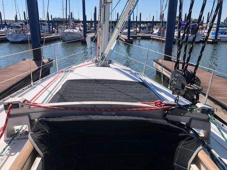 Beneteau Oceanis 300 image