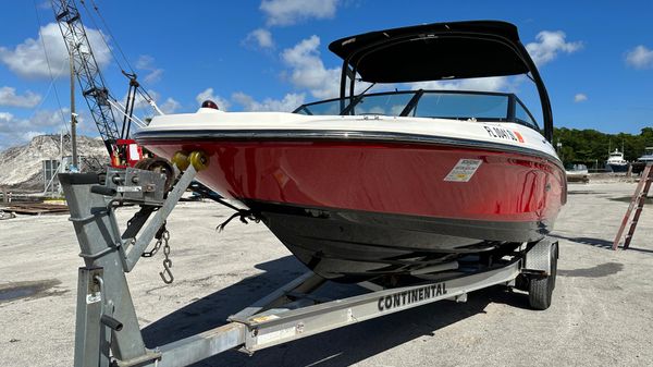 Sea Ray 210 SPX