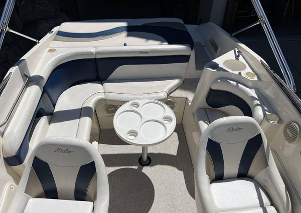 Rinker 232-CAPTIVA image