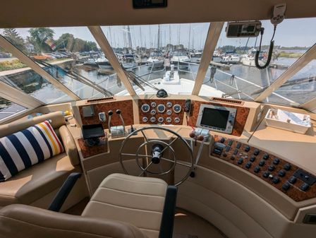 Meridian 490 Pilothouse image