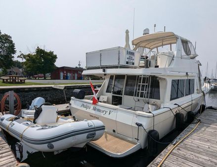 Meridian 490 Pilothouse image