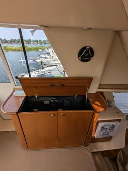 Meridian 490 Pilothouse image