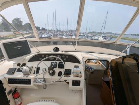 Meridian 490 Pilothouse image