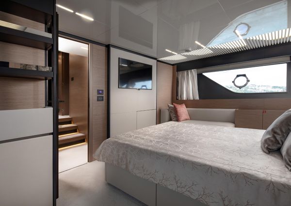 Ferretti-yachts 780 image