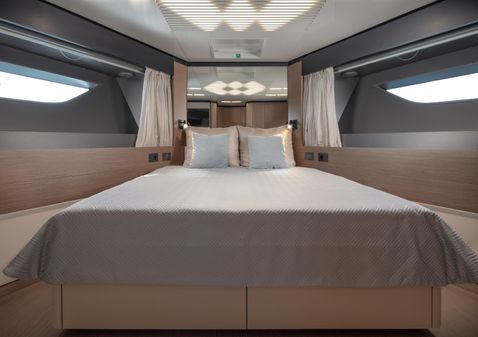 Ferretti-yachts 780 image