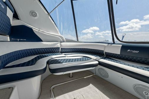 Cruisers Yachts 3672 Express image