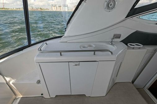 Cruisers Yachts 3672 Express image