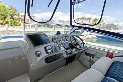 Cruisers Yachts 3672 Express image