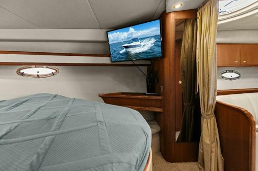 Cruisers Yachts 3672 Express image