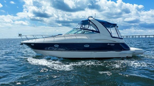 Cruisers Yachts 3672 Express image