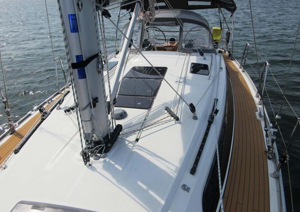 Bavaria Cruiser 37 image