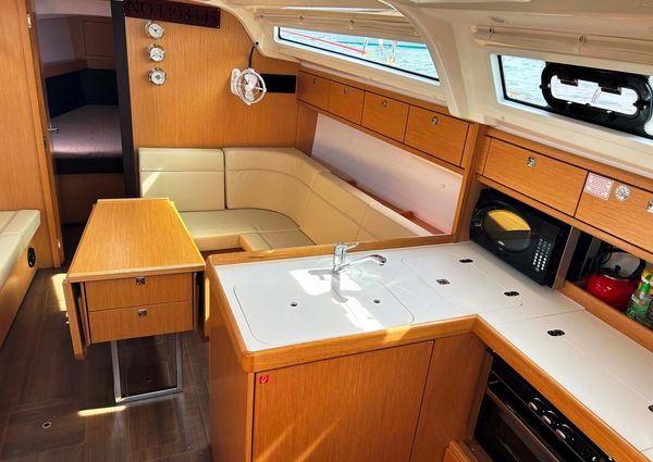 Bavaria Cruiser 37 image