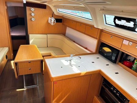 Bavaria Cruiser 37 image