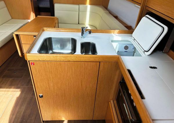 Bavaria Cruiser 37 image