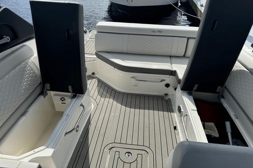 Sea Ray 270 SDX image