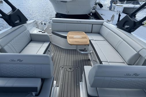 Sea Ray 270 SDX image