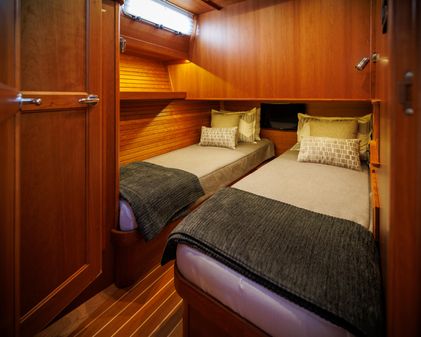 Sabre 45 Salon Express image