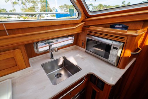 Sabre 45 Salon Express image