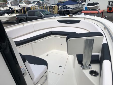 Robalo 242 Center Console image