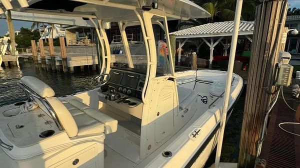 Boston Whaler 270 Dauntless image