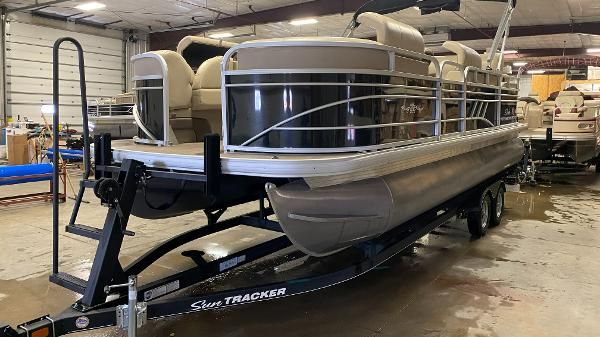 Sun Tracker Party Barge 22 RF DLX 