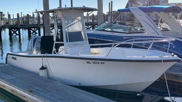 Mako 212 Center Console 