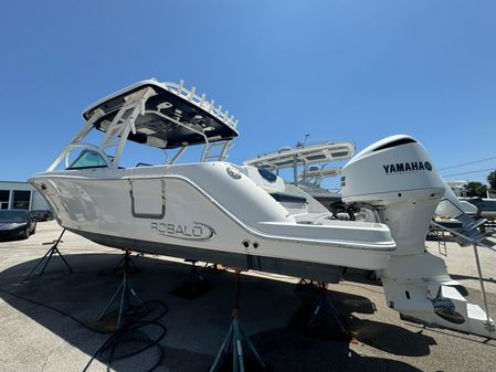 Robalo R317 image