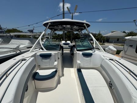 Robalo R317 image