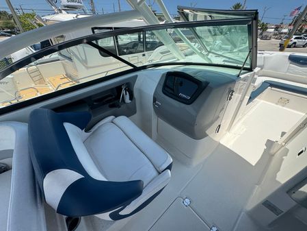 Robalo R317 image