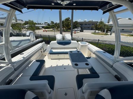 Robalo R317 image