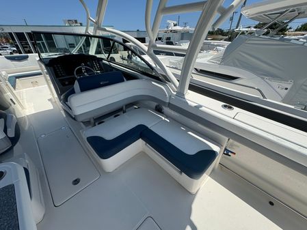 Robalo R317 image